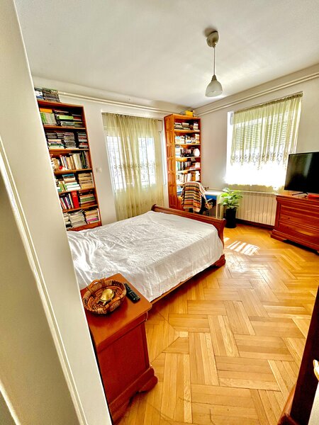 Piata Romana, Dorobanti